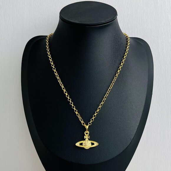 Vivienne Westwood Mini bas relief pendant Gold
